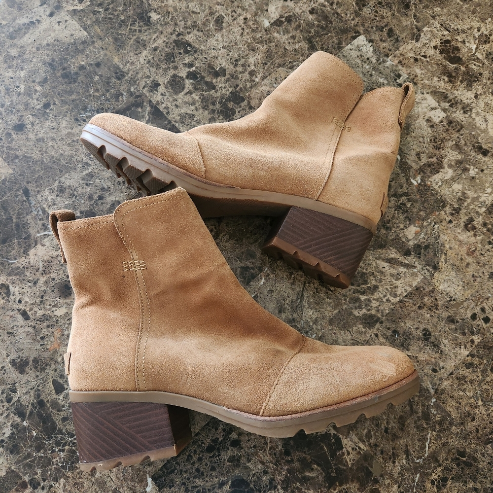 Sorel Women's Cate Waterproof Lug Sole Booties Camel Brown Size 10